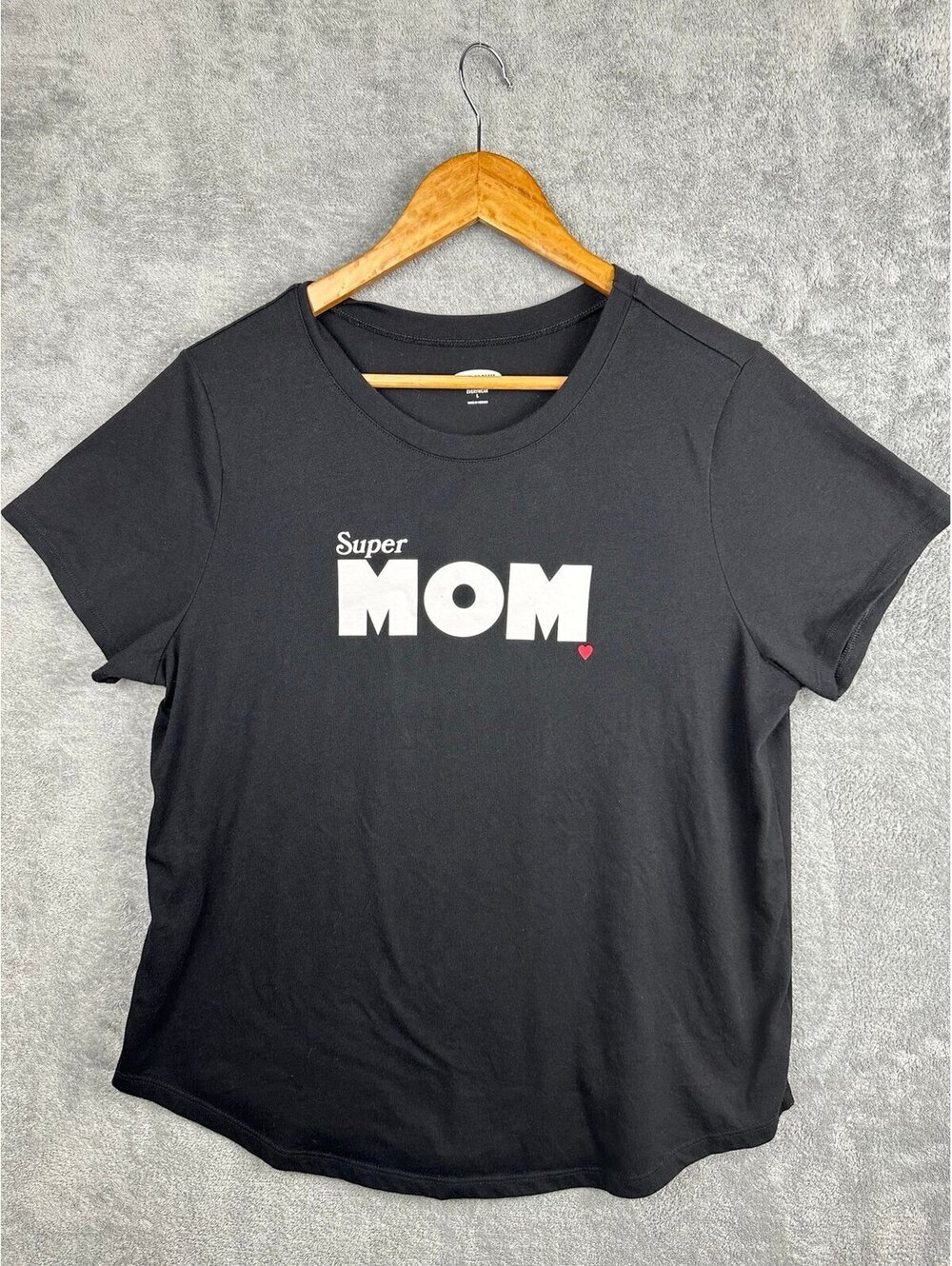Old navy women’s black tshirt size Large Super Mom